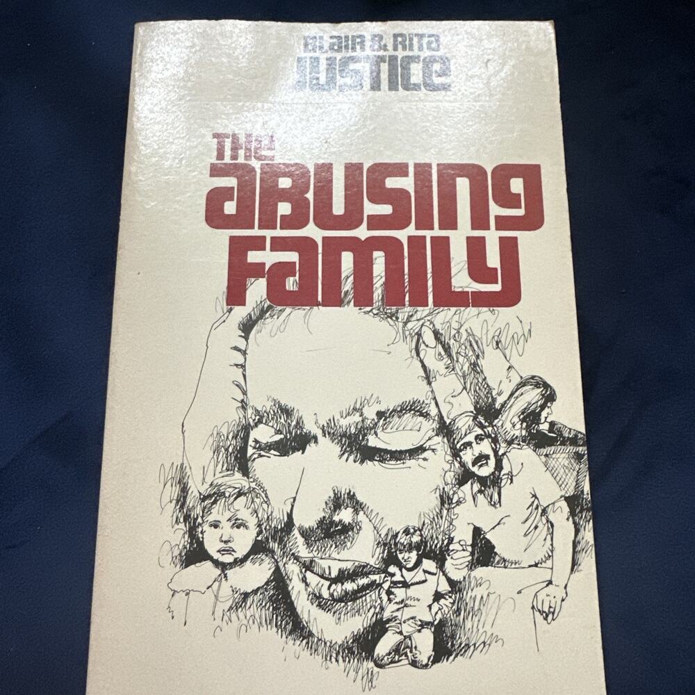 THE ABUSING FAMILY By Blair Justice *Excellent‎ Condition* Signed Copy